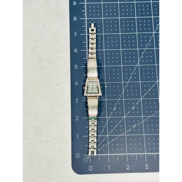 Pieue Nicol Watch Womens 26mm Rhinestone Bezel Silver Tone Unique New Battery - Picture 11 of 11